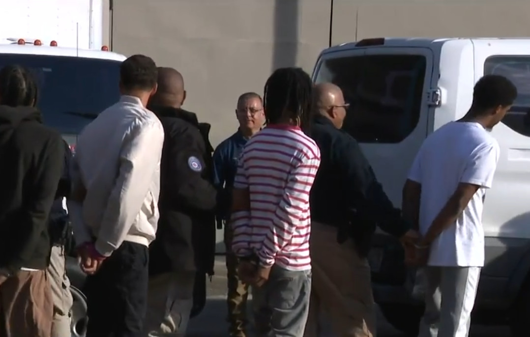 Video: Operativo "Hora Cero" resulta en más de 40 arrestos por venta de drogas y armas