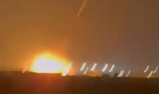 Video muestra fallos de sistema Patriot mientras misil iraní impacta base de EE. UU. en Al-Udeid