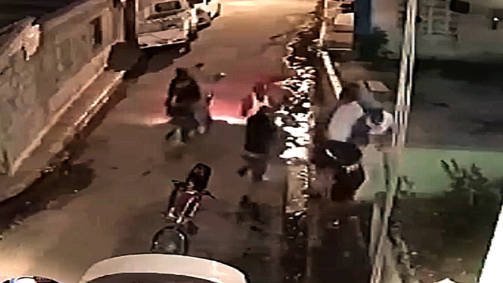 Video: Captado en video: Sicarios llegan y abren fuego contra jóvenes en Sabana Perdida, República Dominicana