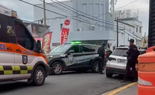 Video: Conductor provoca persecución en Santurce y se atrinchera dentro de un vehículo