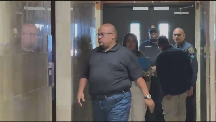 Video: Este el policía estatal "sátiro" que violo a una mujer en Carolina