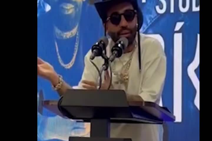 Video: Alcalde de San Juan y reguetonero Arcangel inauguran un Estudio Musical