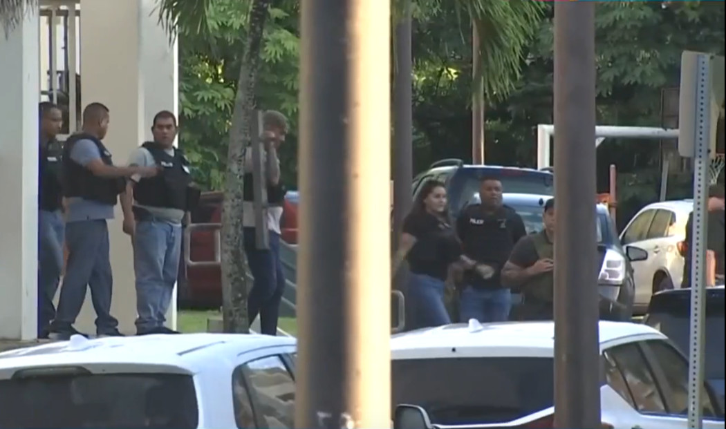 Video:Vivienda federal y Policía ejecutan operativo en residencial de Río Piedras