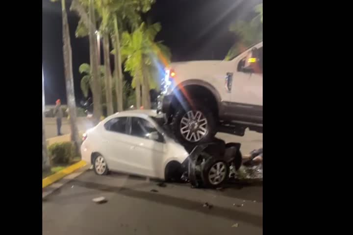 Video: Tiroteo frente a supermercado de Naguabo deja un hombre muerto