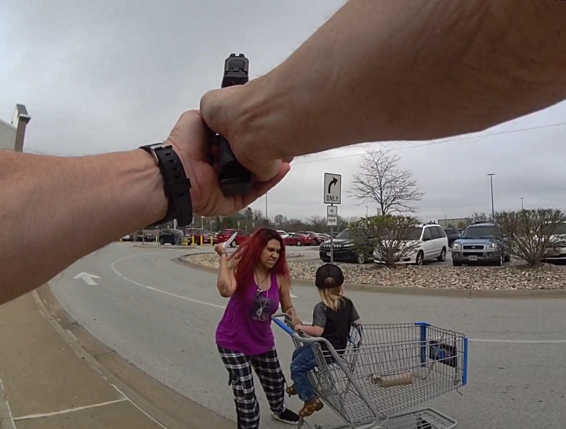Video: Policía le salva la vida a niño de 3 años herido tras intento de secuestro en Walmart de Nebraska