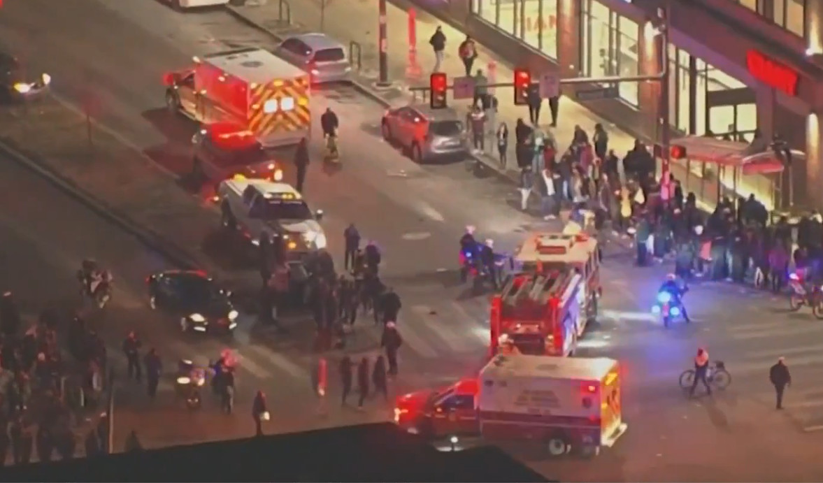Video: Momentos en que auto embiste a multitud que celebraba a los Eagles en Filadelfia