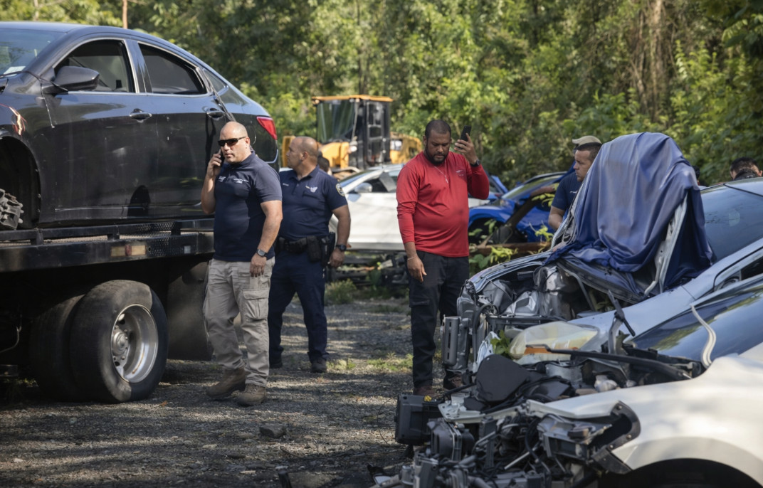 Video: Policía desmantela "junker" de vehículos hurtados en Dorado