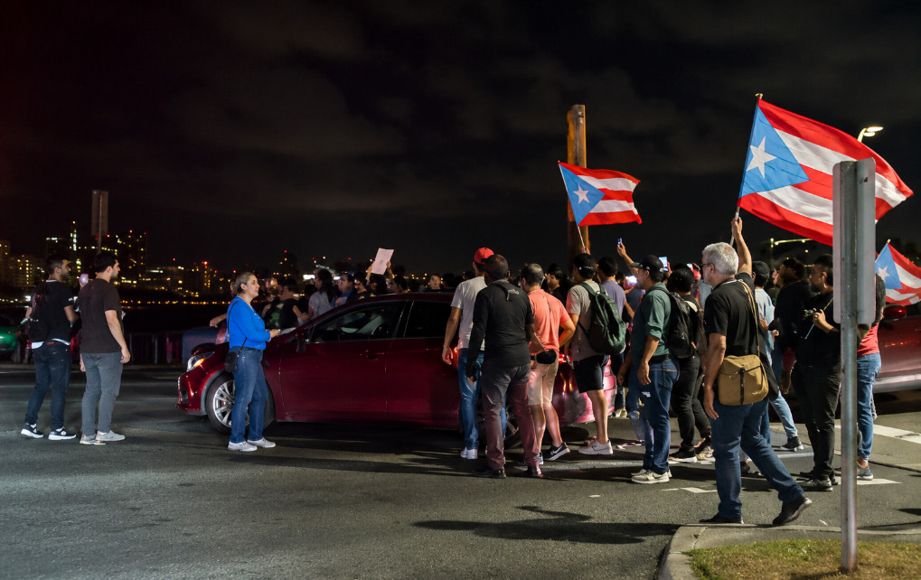 Video: Conductora grabo momento en que manifestantes En San Juan atacaban a los conductores