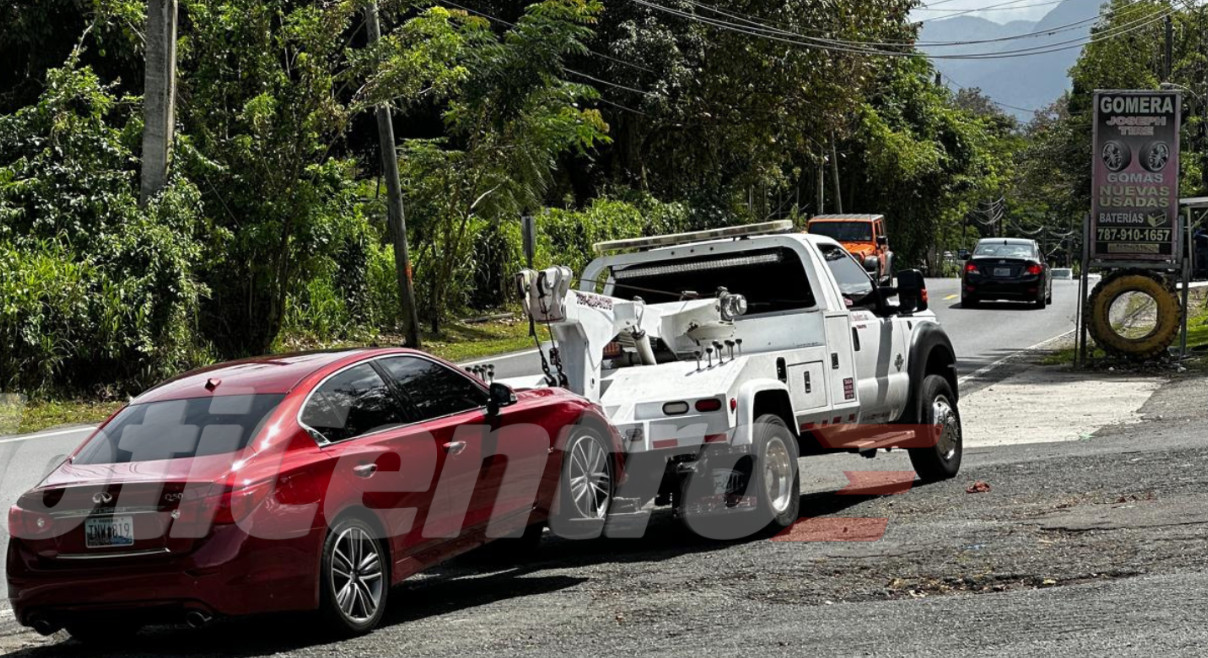 Video: Ocuparon el Infiniti rojo del sospechoso por asesinato de empleado municipal en Ceiba