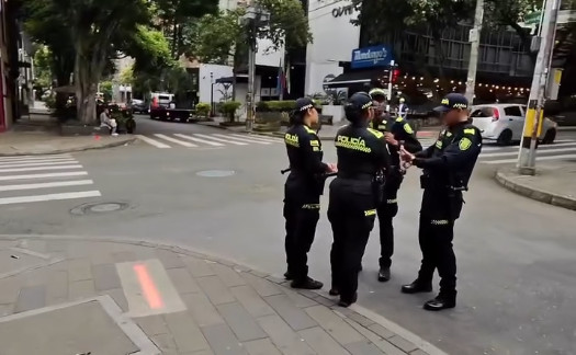 Video: Cuando la policía de Colombia de la nada le pide una identificación a un Boricu