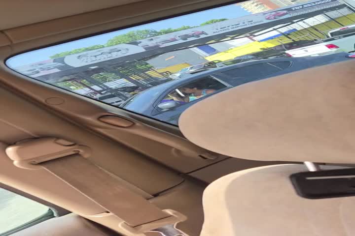 Video: Doña alterada le saca un bate a otra conductora en expreso de Trujilo Alto