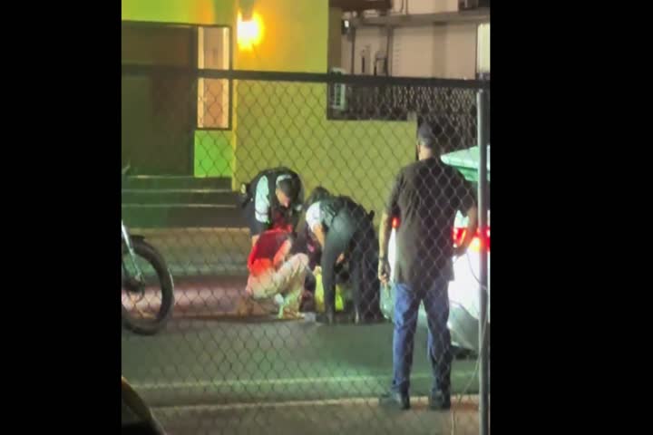 Video: Lo detuvieron por tintes en Condado, se puso difícil y en vez de un "Ticket" terminó arrestaooo