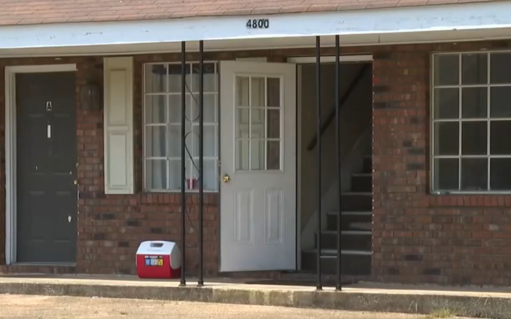Video: Bebé muere después de que su madre lo dejara solo en casa por 8 horas mientras iba a trabajar
