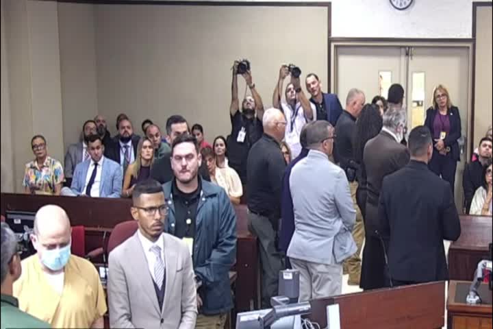 Video: No Culpable de todos los cargos enfermero acusado de asesinato del Biólogo