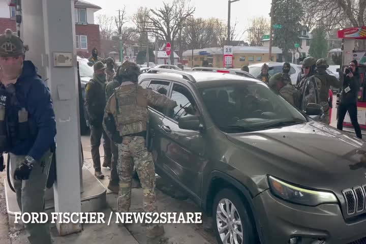 Video: Viral video de otro violento arresto del ICE en Estados Unidos