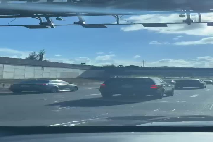 Video: Ahora camión volcado en carril exclusivo del Expreso 22 en dirección a Toa Alta
