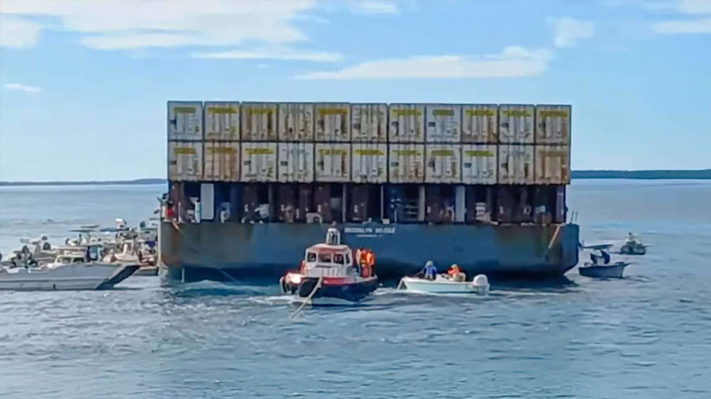 Video: Saquean embarcación que transportaba mercancía para Puerto Rico cerca de las Bahamas