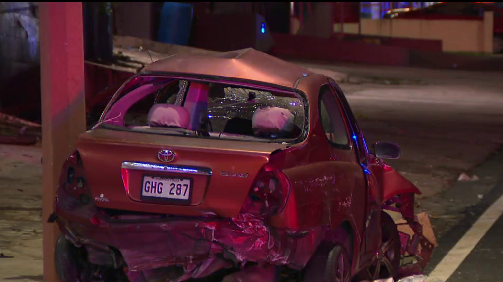 Video: Mujer muere en accidente de auto en Bayamón