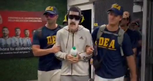 Video: Secuestraron a su amigo para su despedida de soltero y lo vistieron de Maduro en el aeropuerto