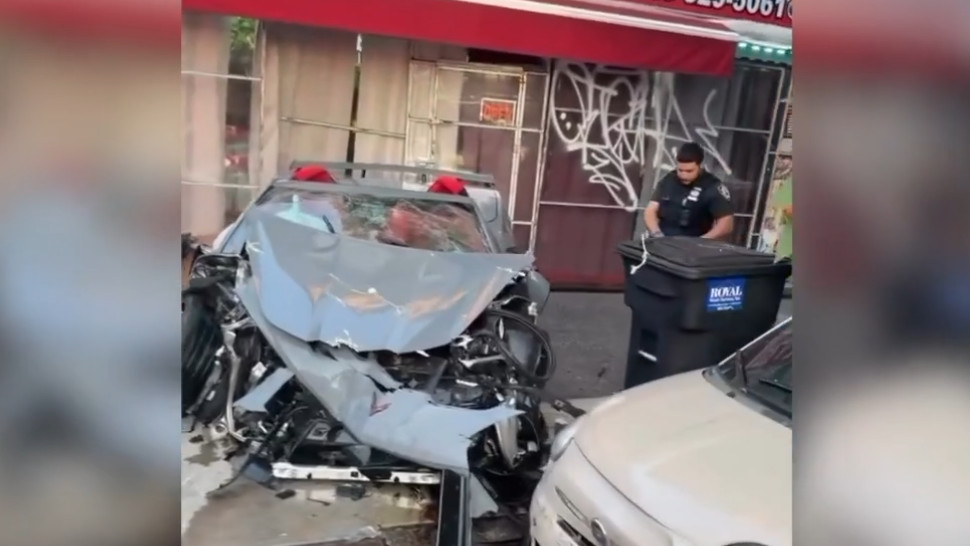 Video: Corvette y Mercedes-Benz protagonizan aparatoso choque presuntamente ligado a carreras ilegales en NYC