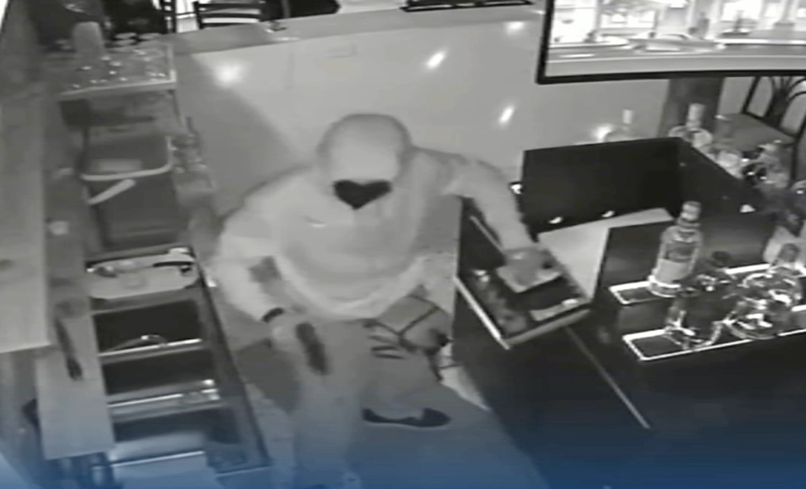 Video: Cuatro encapuchados armados asaltan negocio y cargan con la caja registradora en Trujillo Alto