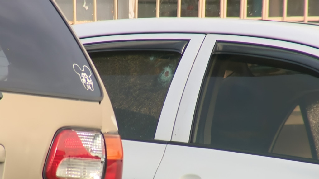 Video: Asesinan a hombre en balacera detrás de escuela en Hato Rey