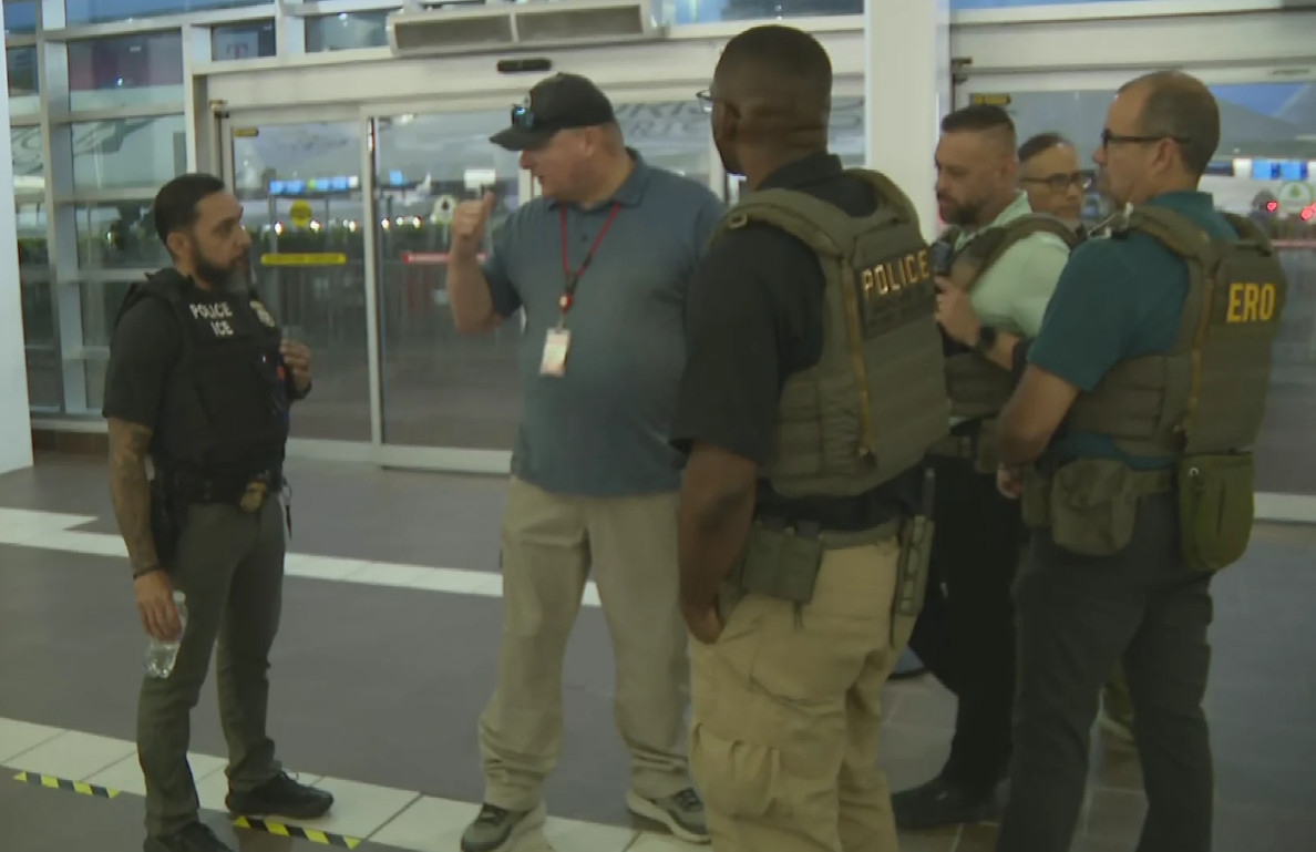 Video: Llegan oficiales del ICE al Aeropuerto Internacional Luis Muñoz Marín