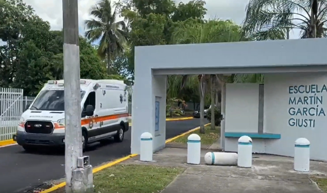 Video:Seis niños terminan en el hospital tras presuntamente ingerir jugo con vidrios en Toa Baja