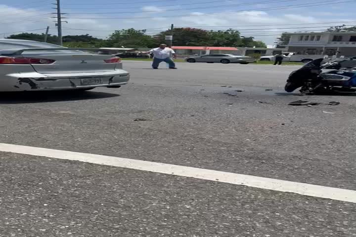 Video:Accidente en la PR-2 en Quebradillas deja paramédico herido