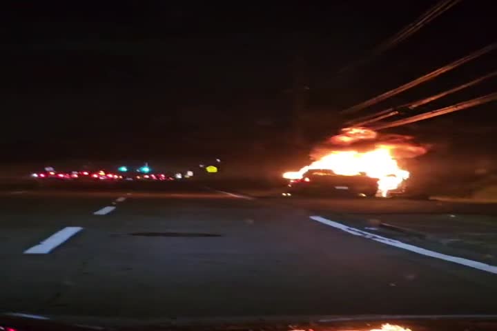 Video: Se prende una RAM en fuego frente a Monte Hatillo en la 65 de infantería