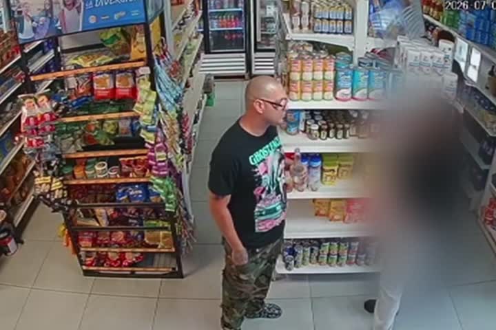 Video: Publican video del momento en que muere asaltante de supermercado en Rio Piedras