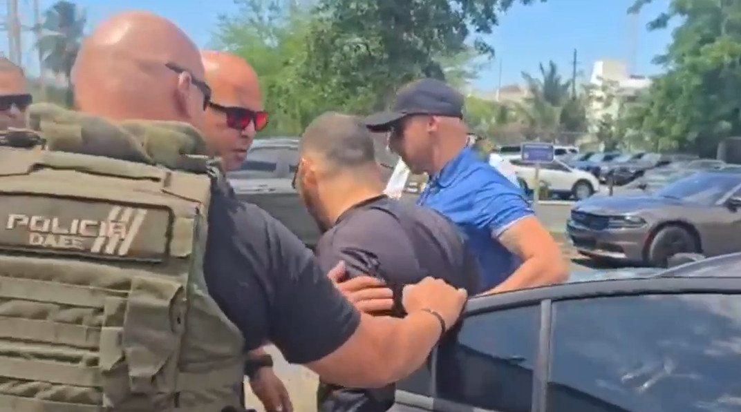 Video: Arrestan ahombre por presuntamente colocar un GPS en peluche del hijo de su expareja
