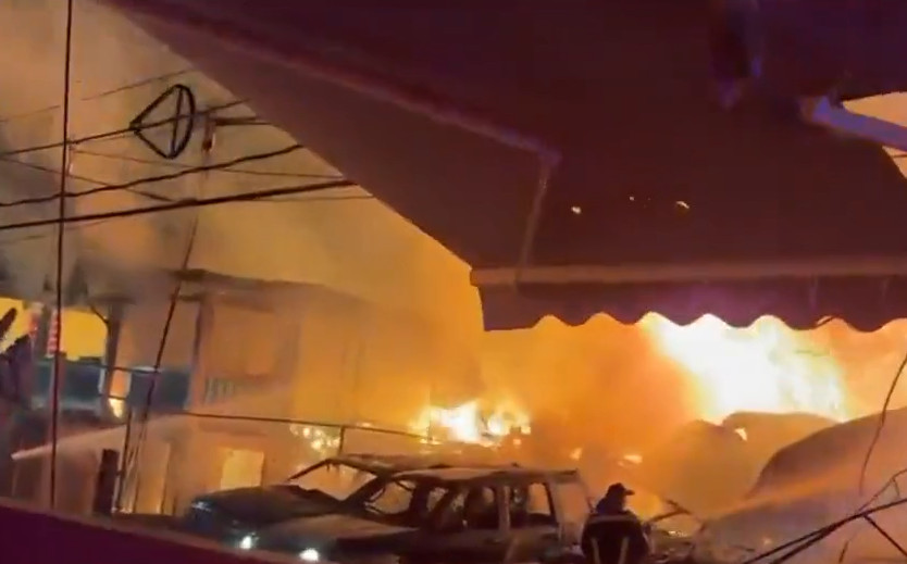 Video: Fuego consume residencias en Cataño y deja a varios ciudadanos con quemaduras