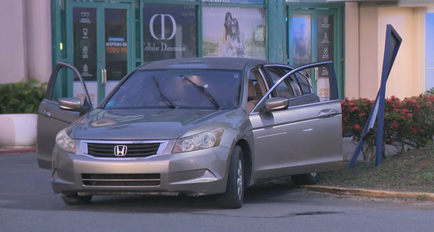 Video:Disparan contra dos hombres que iban a retirar dinero en banco en Vega Alta