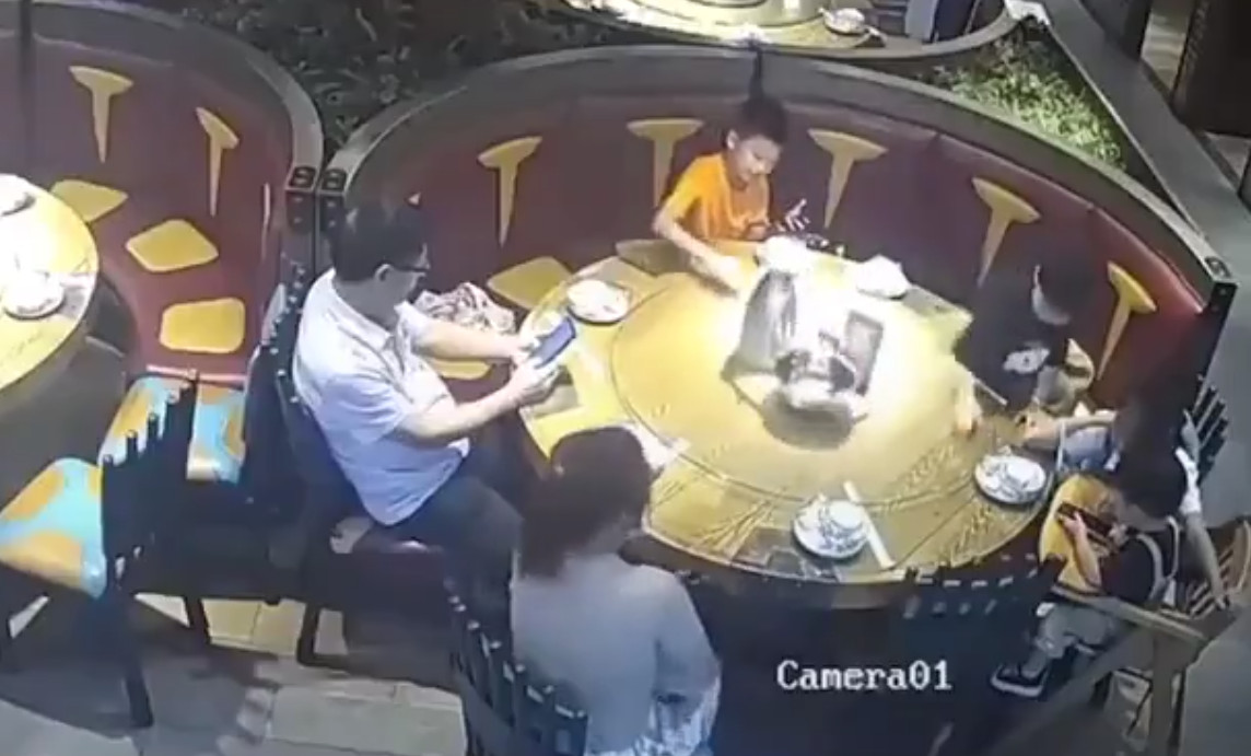 Video: Mira lo que pasa cuando dejas que los niños hagan lo que les dé la gana en los restaurantes