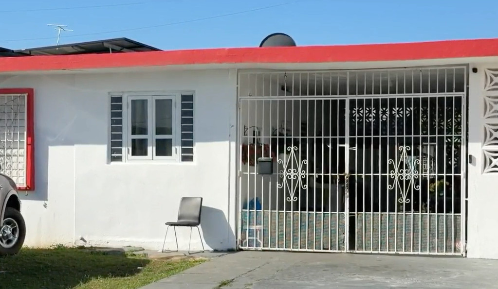 Video: Investigan motivos por los que mujer habría incendiado la casa de su padrastro en Bayamón
