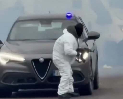 Video: Captado en video asalto tipo película a camión blindados en carretera del sur de Italia