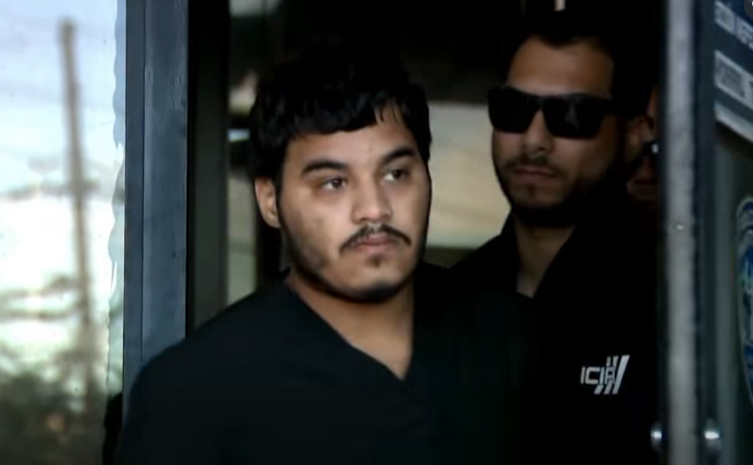 Video: Arrestan a "Medico Fatulo" de 24 años acusado de atender a 60 pacientes y recetar medicamentos controlados