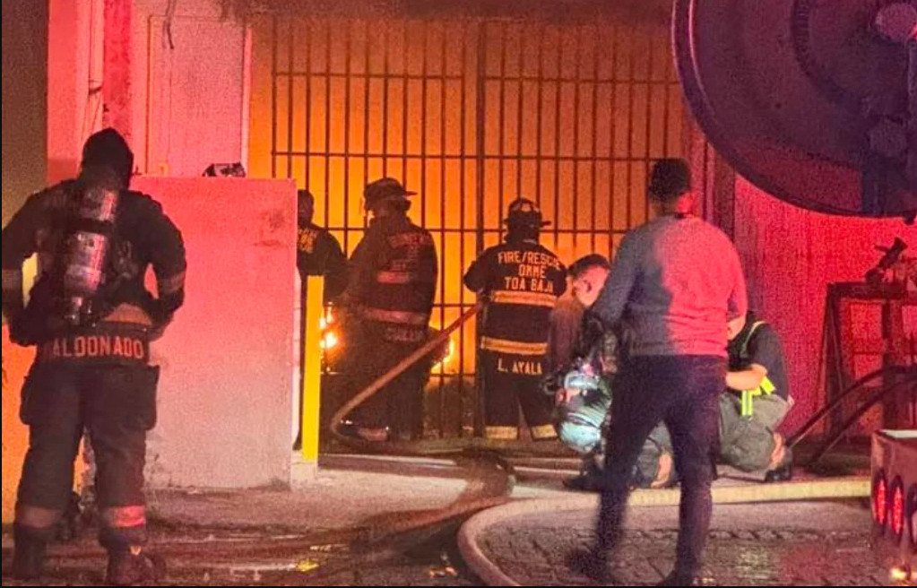 Video:Bomberos atienden dos incendios durante la madrugada en Toa Baja