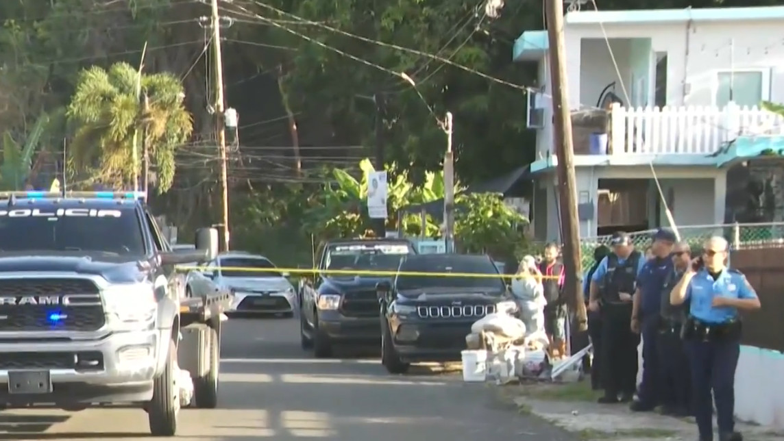 Video:"Las balas llegaron hasta nuestra sala" vecinos relatan terror tras asesinato a tiros en Vega Baja