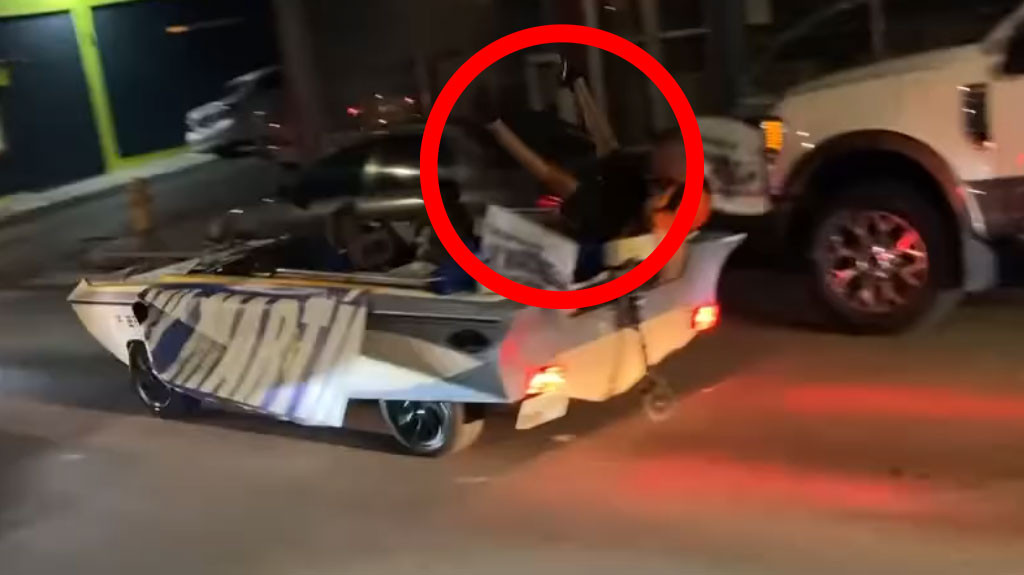 Video: Momento que Boricua cae de un auto en marcha durante caravanapolítica