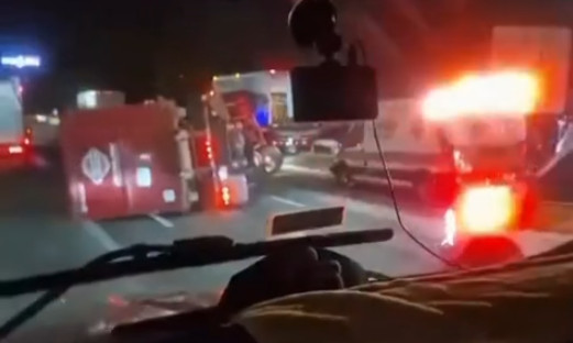 Video:Camión de basura se vuelca en el expreso 52 de San Juan a Caguas