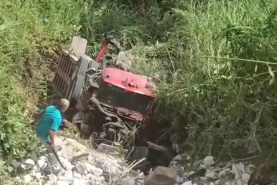 Video: Camión cae por un barranco en Villalba