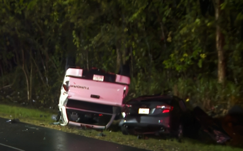 Video: Mueren dos personas en aparatoso accidente en Vega Baja