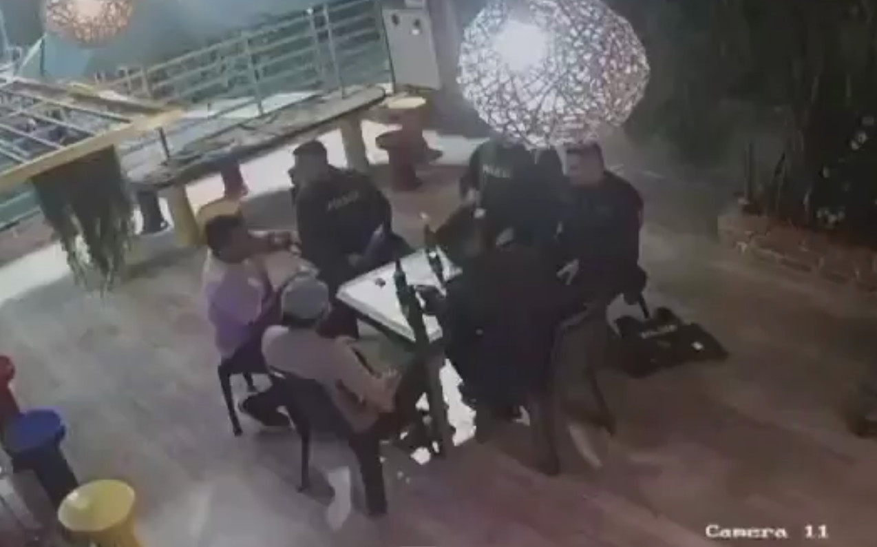 Video: Revelan video donde dos policías son asesinados por francotiradores en Colombia; otros dos oficiales y un civil resultan heridos