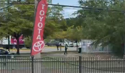 Video: Vendedor de auto transmitía en vivo cuando comenzó tiroteo donde un policía resultó herido en Ponce