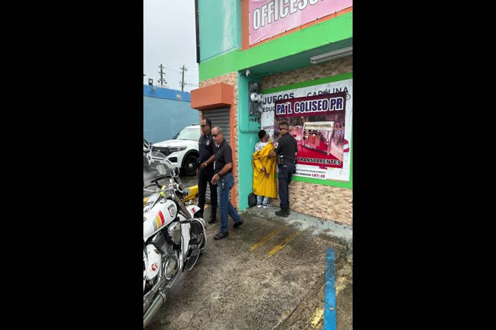 Video: Fotos: Otro "Enloquillao" que se le fue a la huida a los municipales de Carolina