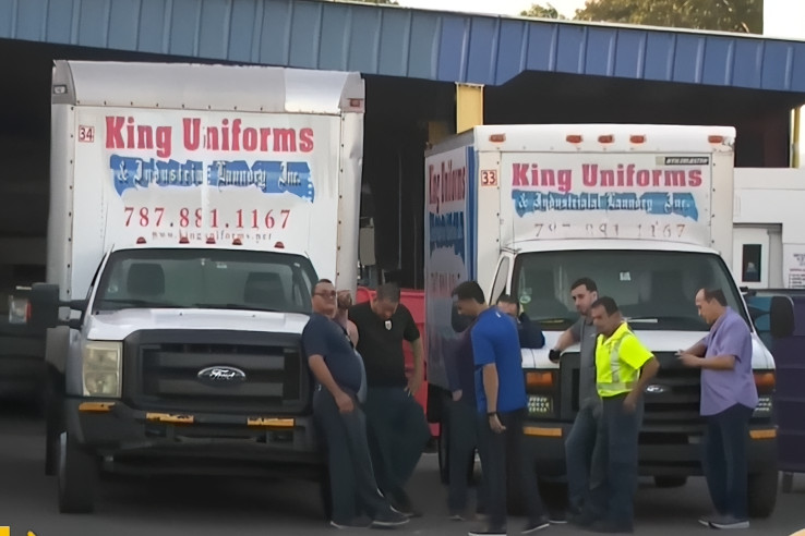 Video: Roban dos camiones de compañía de uniformes en Arecibo