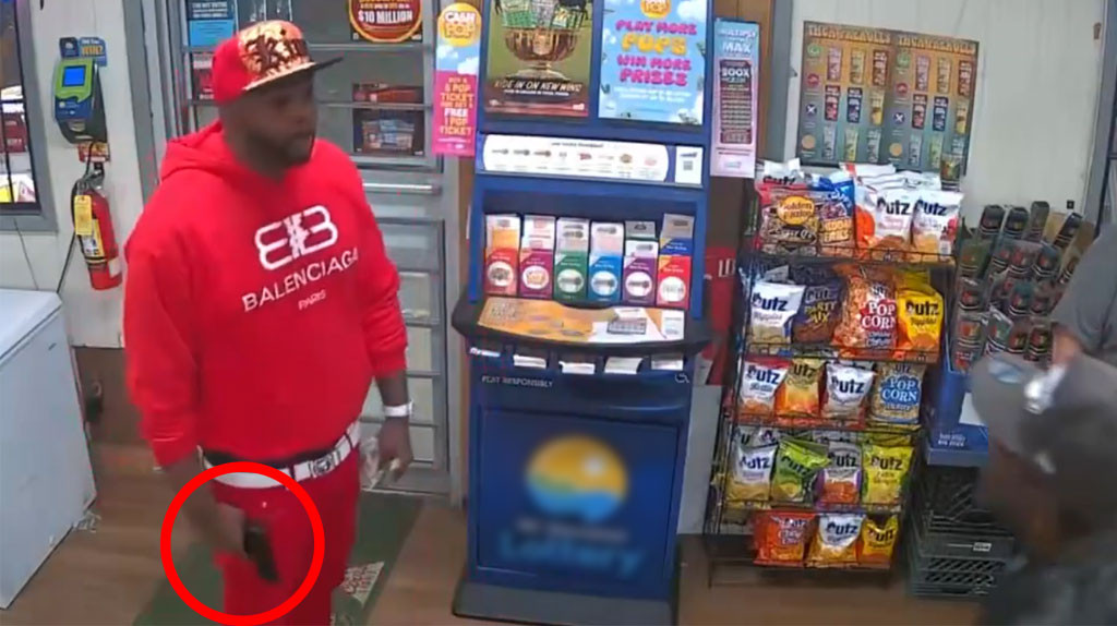 Video: Sujeto amenaza a otro con una pistola falsa en una gasolinera sin saber que había dos agentes encubiertos, miren lo que pasó