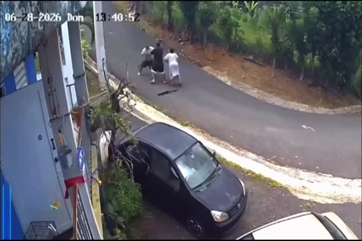 Video: En video momento en que familiar de una Mujer de 70 en Villalba le entra a ?Tubazos?